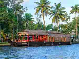 deluxe houseboat packages in kerala