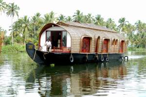 luxury houseboat packages
